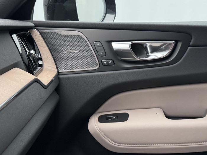 Volvo XC60 T6 AWD AUT BRIGHT PLUS na operativní leasing
