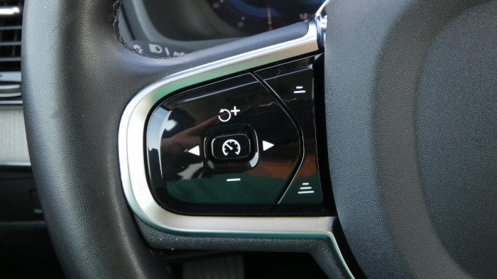 Volvo XC90 B5 AWD Ultimate Bright 7 míst na operativní leasing