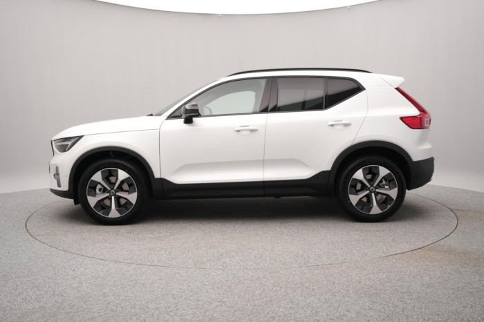 Volvo XC40 B3 AUT DARK PLUS na operativní leasing