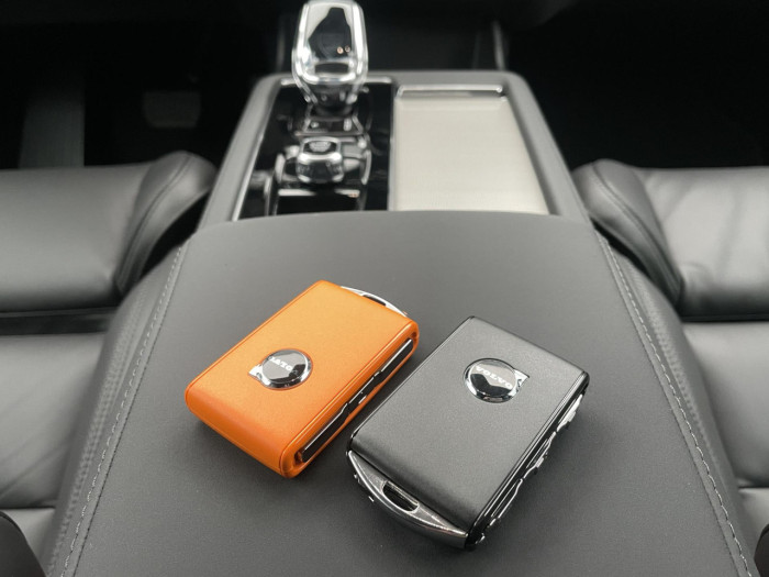 Volvo XC90 B5 AWD AUT BLACK EDITION PLUS na operativní leasing