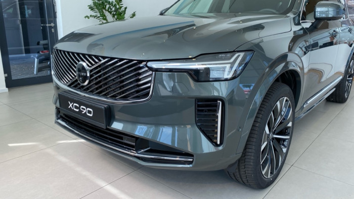 Volvo XC90 PLUS BRIGHT, B5 AWD, 184+10 kW / 250+14 HP na operativní leasing