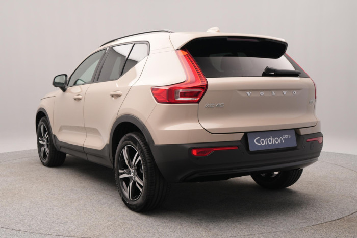 Volvo XC40 B3 AUT DARK PLUS na operativní leasing