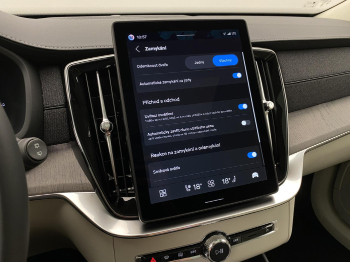 Volvo XC90 T8 AWD Plug-in DARK ULTRA na operativní leasing