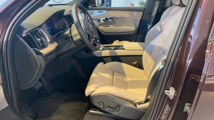 Volvo XC90 PLUS BRIGHT, B5 AWD, 184+10 kW / 250+14 HP na operativní leasing