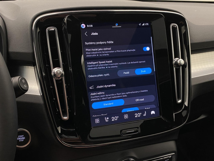 Volvo XC40 B3 AUT DARK PLUS na operativní leasing