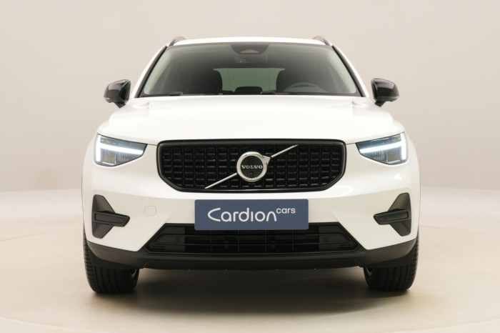 Volvo XC40 B4 AUT DARK PLUS na operativní leasing