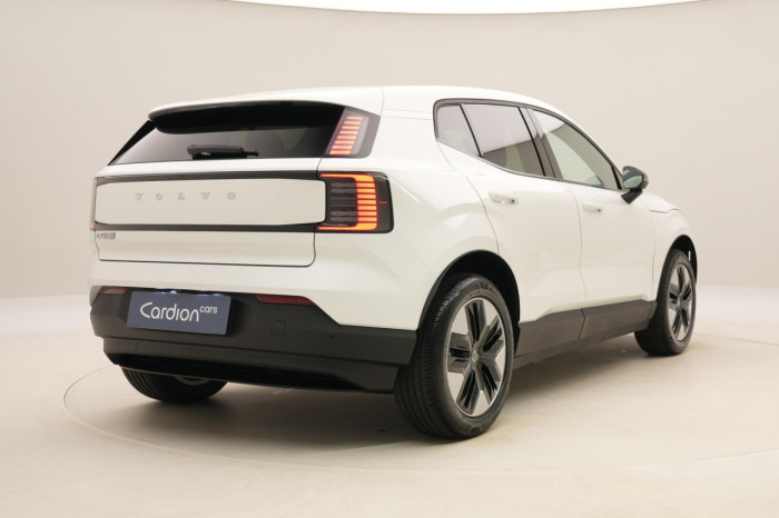 Volvo EX30 P5 LONG RANGE ELETRIC PLUS na operativní leasing