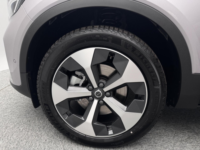 Volvo XC40 B3 AUT DARK PLUS na operativní leasing