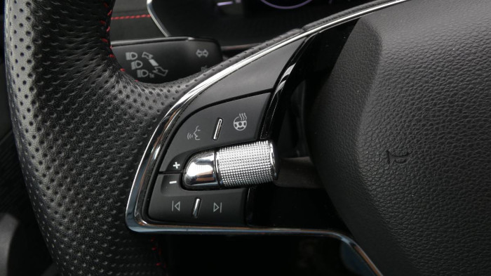 Škoda Octavia 2.0 TSI 180kW DSG RS na operativní leasing