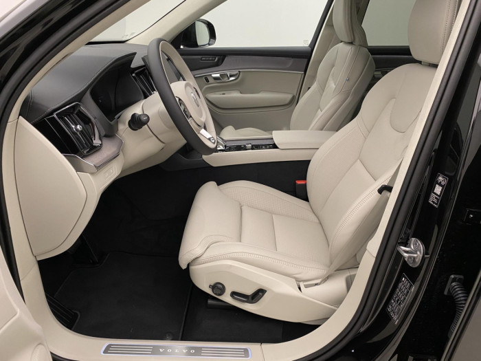 Volvo XC90 T8 AWD Plug-in DARK ULTRA na operativní leasing