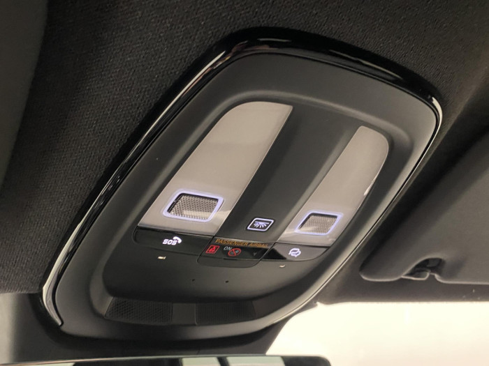 Volvo XC40 B3 AUT DARK PLUS na operativní leasing
