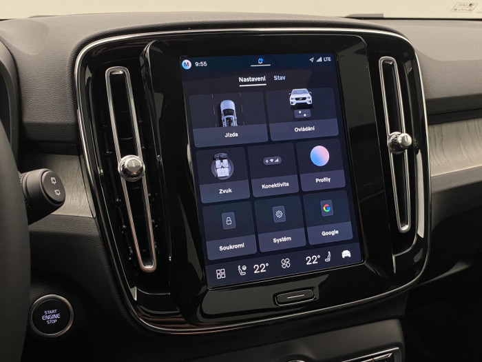 Volvo XC40 B4 AUT DARK PLUS na operativní leasing