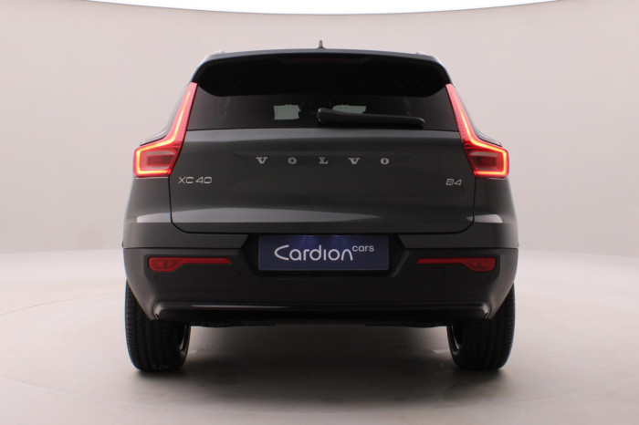 Volvo XC40 B4 AUT DARK PLUS na operativní leasing