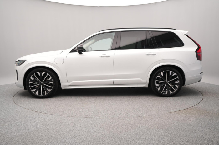 Volvo XC90 T8 AWD Plug-in ULTRA DARK 7m na operativní leasing