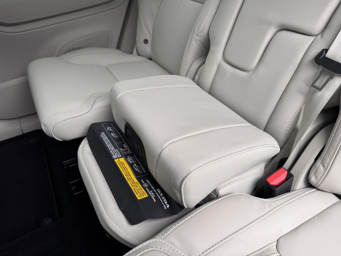 Volvo XC90 B5 AWD AUT DARK PLUS 7-míst na operativní leasing