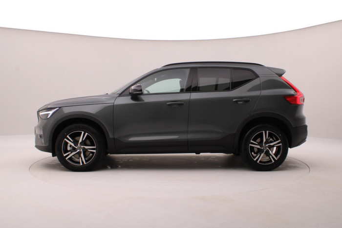 Volvo XC40 B4 AUT DARK PLUS na operativní leasing