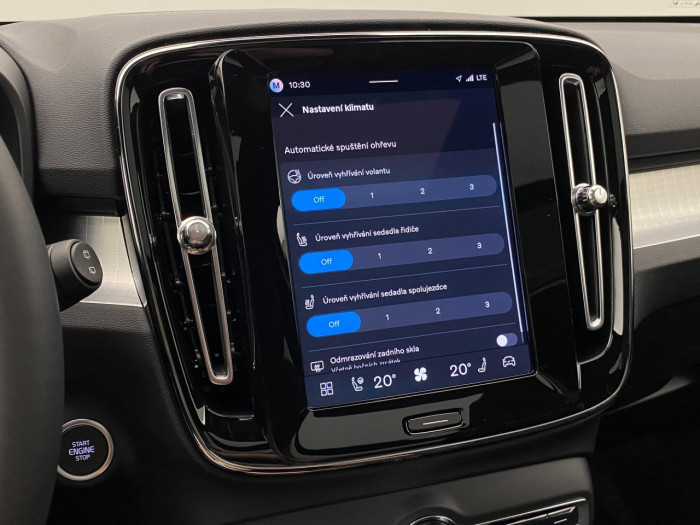 Volvo XC40 B3 AUT DARK PLUS na operativní leasing