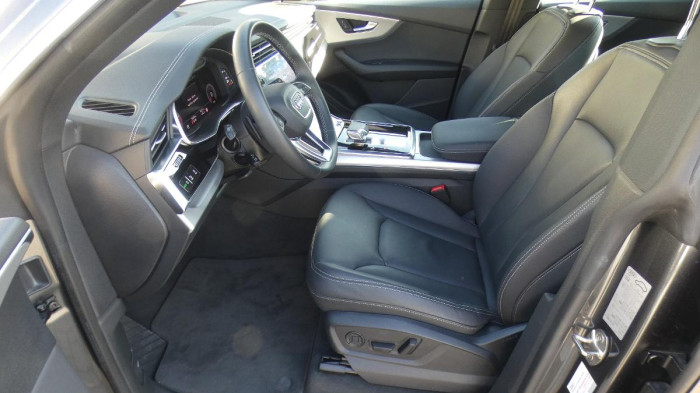 Audi Q8 55 TFSI quattro tiptronic na operativní leasing