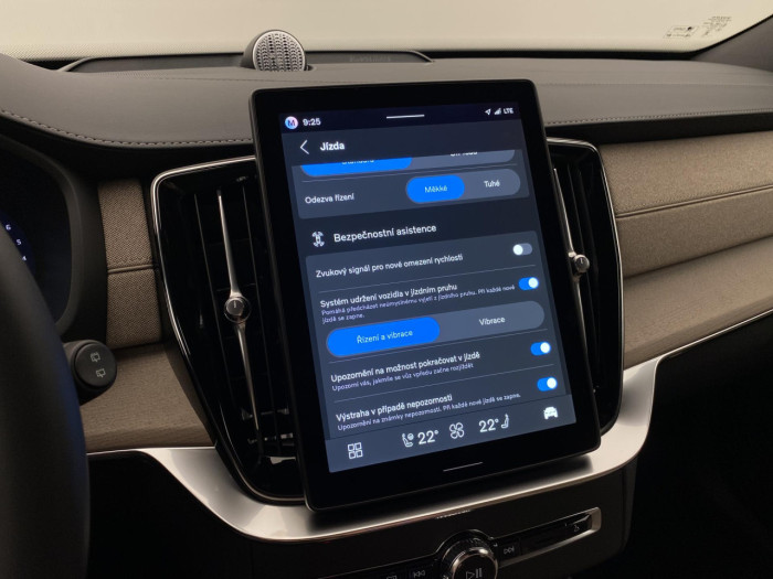 Volvo XC90 B5 AWD AUT DARK PLUS 7míst na operativní leasing