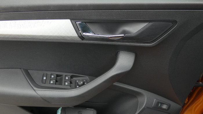 Škoda Karoq 2.0 TDI 110 kW Fresh 4x4 DSG na operativní leasing