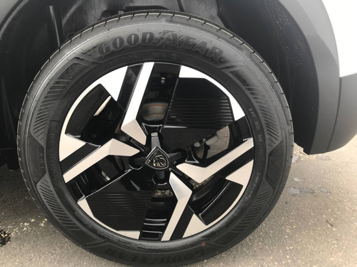 Peugeot 2008 ALLURE Hybrid  1,2 110 e-DCS6 / 81kW na operativní leasing