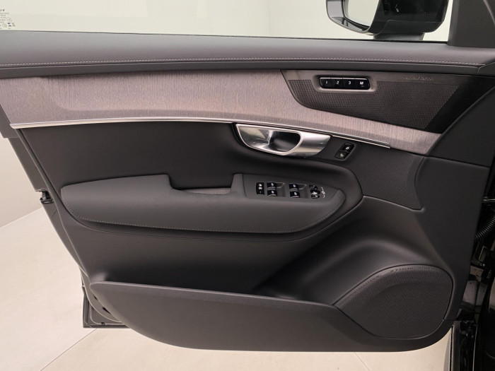 Volvo XC90 T8 AWD RECHARGE DARK PLUS 7m na operativní leasing