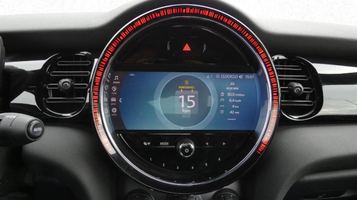 Volvo XC40 B3 PLUS DARK DCT na operativní leasing