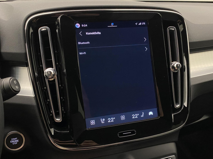 Volvo XC40 B3 AUT DARK PLUS na operativní leasing
