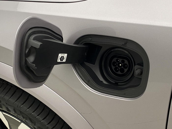 Volvo XC90 T8 AWD RECHARGE DARK PLUS 7m na operativní leasing