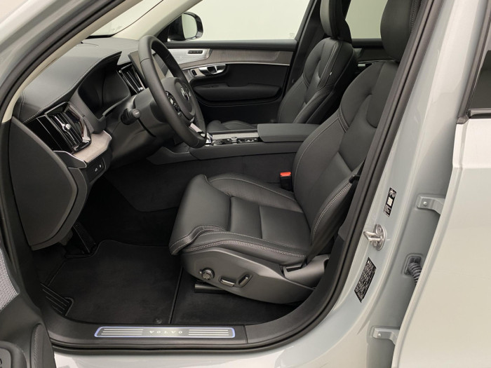 Volvo XC90 T8 AWD Plug-in DARK PLUS 7m na operativní leasing
