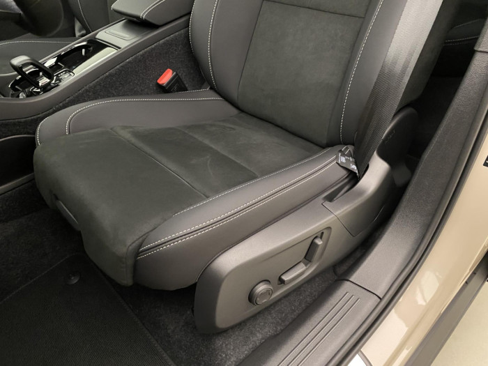 Volvo EX40 TWIN MOTOR AWD ULTRA na operativní leasing