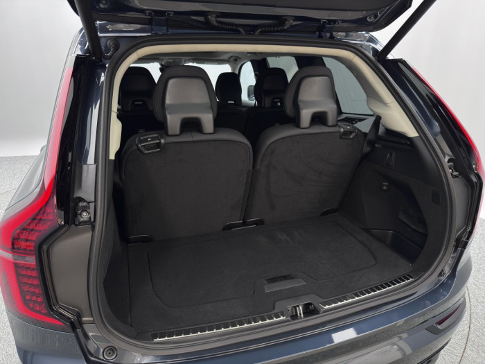Volvo XC90 T8 AWD Plug-in ULTRA DARK 7m na operativní leasing