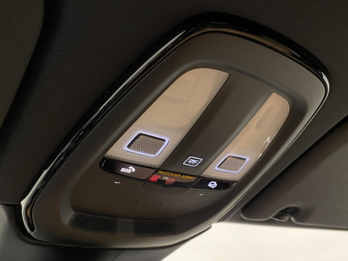 Volvo XC60 B5 AWD AUT DARK PLUS na operativní leasing