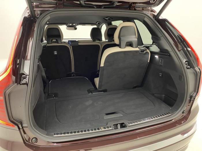 Volvo XC90 B5 AWD AUT CORE 7míst na operativní leasing