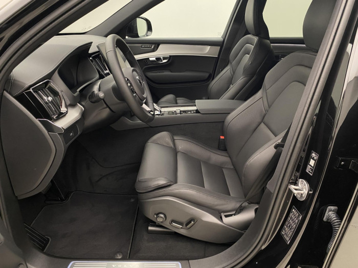 Volvo XC90 B5 AWD AUT BLACK EDITION PLUS na operativní leasing