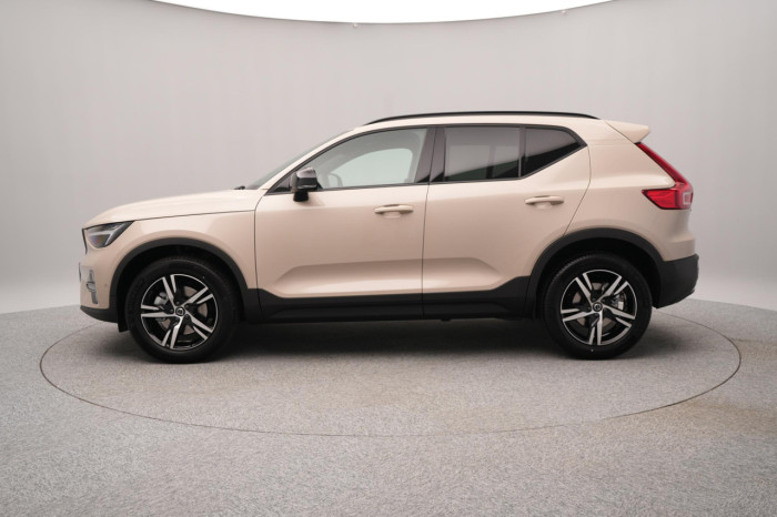 Volvo XC40 B3 AUT DARK PLUS na operativní leasing