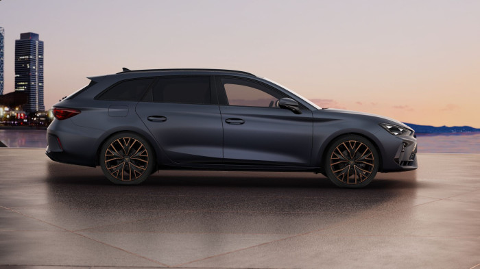 Cupra Leon SP 1.5 eTSI 150k DSG na operativní leasing