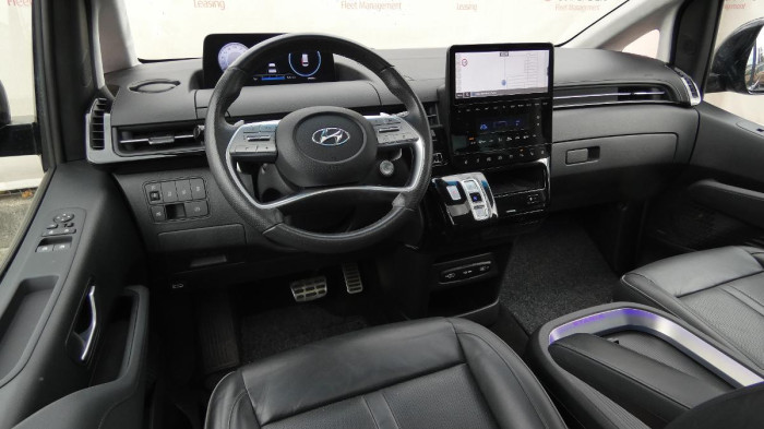 Hyundai Staria 2.2 CRDi Luxury 4x4 Auto na operativní leasing