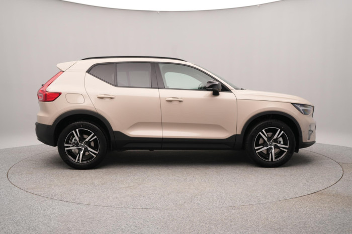 Volvo XC40 B3 AUT DARK PLUS na operativní leasing