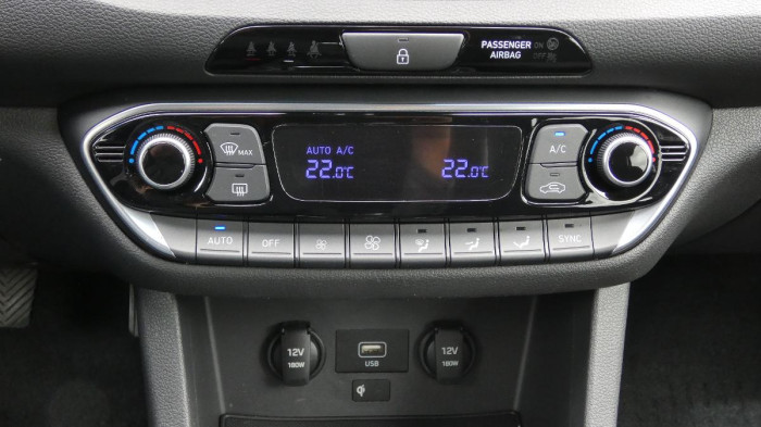 Hyundai i30 Kombi 1.5 T-GDI mHEV Smart na operativní leasing