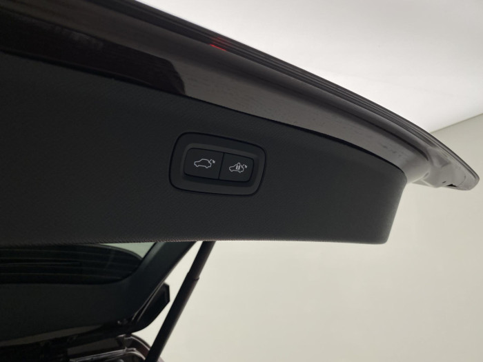 Volvo XC90 T8 AWD Plug-in BRIGHT PLUS 7m na operativní leasing
