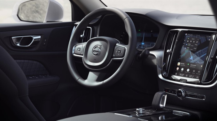 Volvo V60 ESSENTIAL, T6 AWD, 186+107 kW / 253+145 HP na operativní leasing