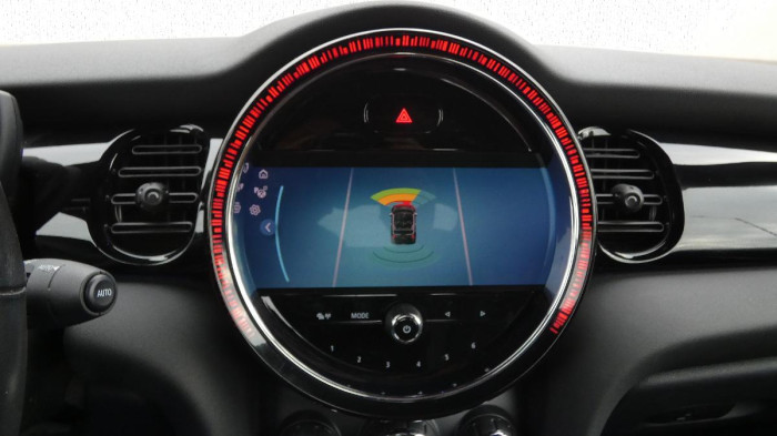 Volvo XC40 B3 PLUS DARK DCT na operativní leasing