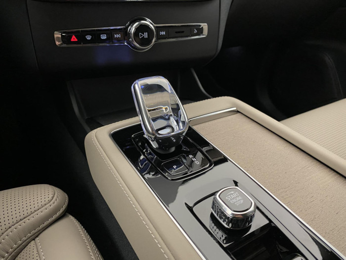 Volvo XC90 T8 AWD RECHARGE BRIGHT PLUS 7m na operativní leasing