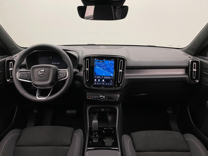 Volvo EX40 TWIN MOTOR AWD ULTRA na operativní leasing