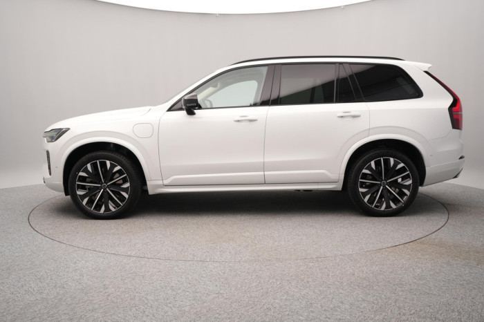 Volvo XC90 T8 AWD Plug-in ULTRA DARK 7m na operativní leasing