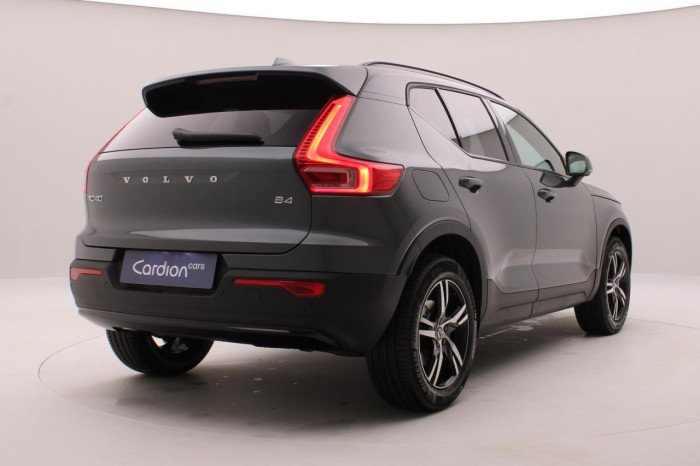 Volvo XC40 B4 AUT DARK PLUS na operativní leasing