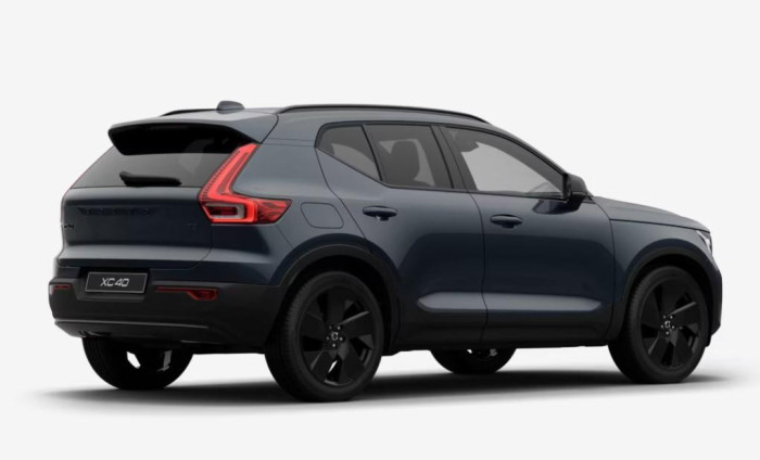 Volvo XC40 B3 AUT PLUS BLACK EDITION na operativní leasing