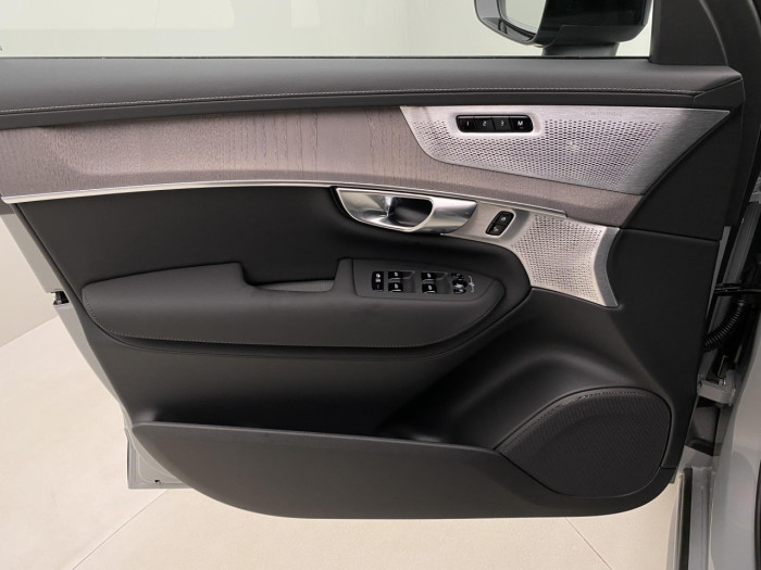 Volvo XC90 B5 AWD AUT DARK PLUS 7míst na operativní leasing