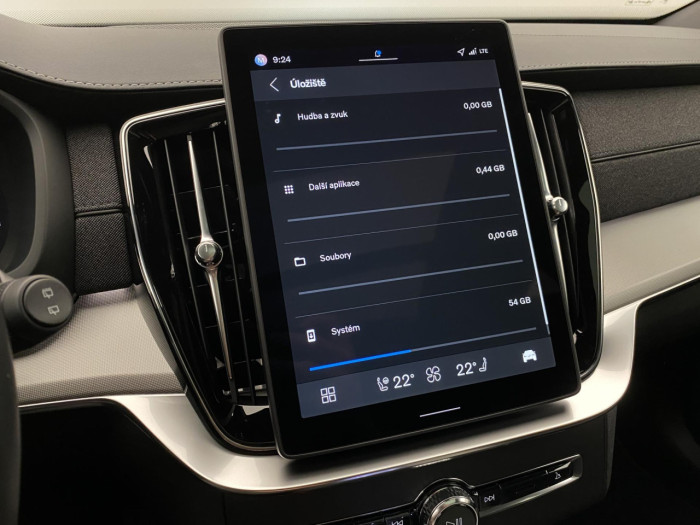 Volvo XC90 B5 AWD BLACK EDITION PLUS 7 na operativní leasing